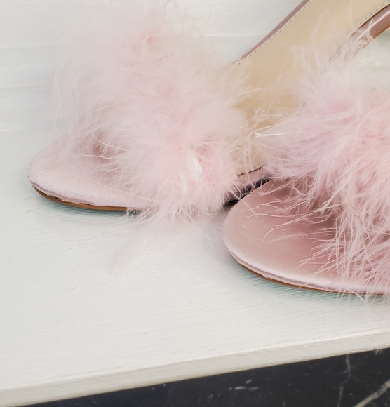 BETSEY JOHNSON Elegant Pink Feathered Women's Heels - Picture 2 of 10